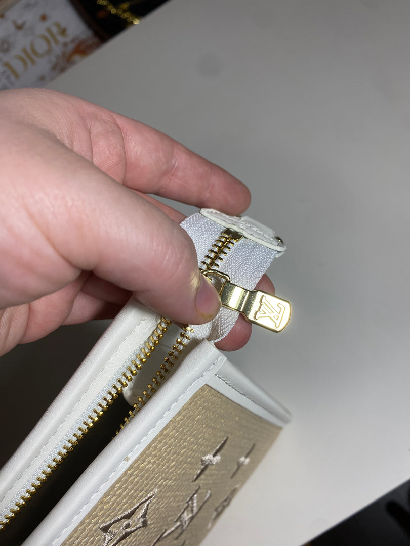 LV CLUTCH