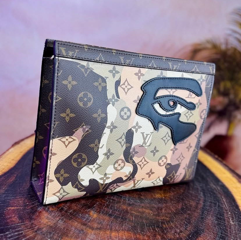 Louis Vuitton Pochette Voyage face portrait