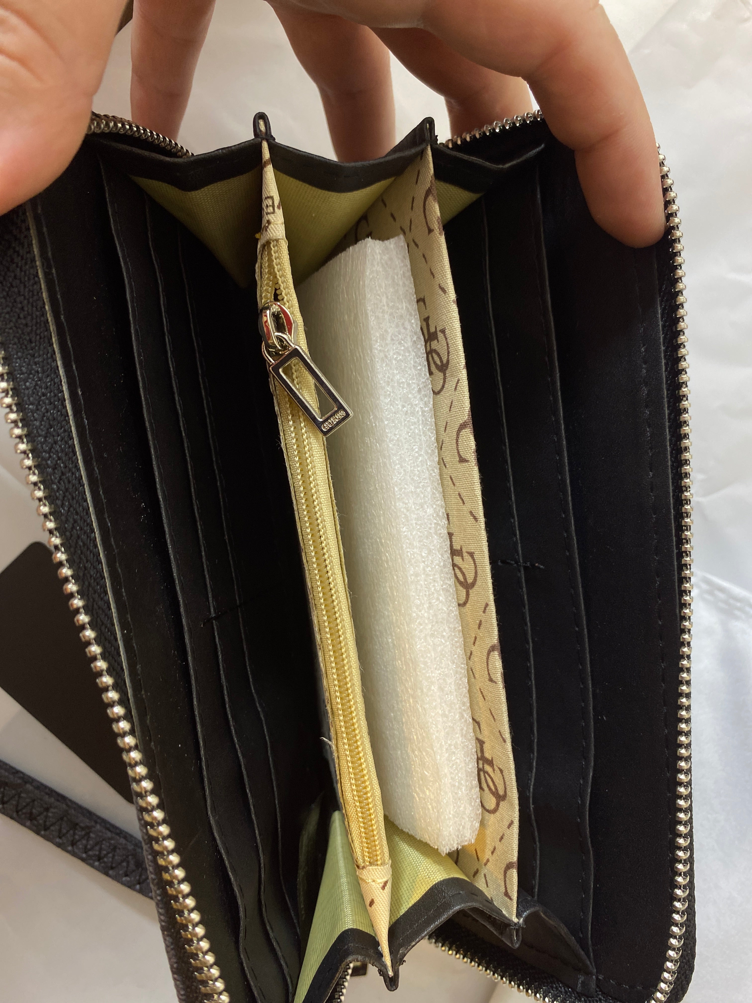Guess Wallet