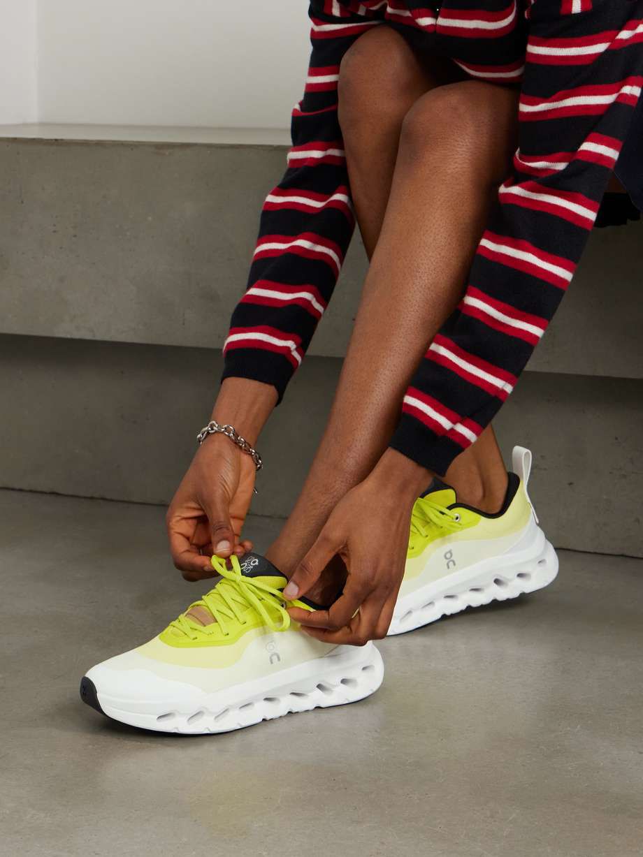 ON Cloud Loewe X On Running Woman