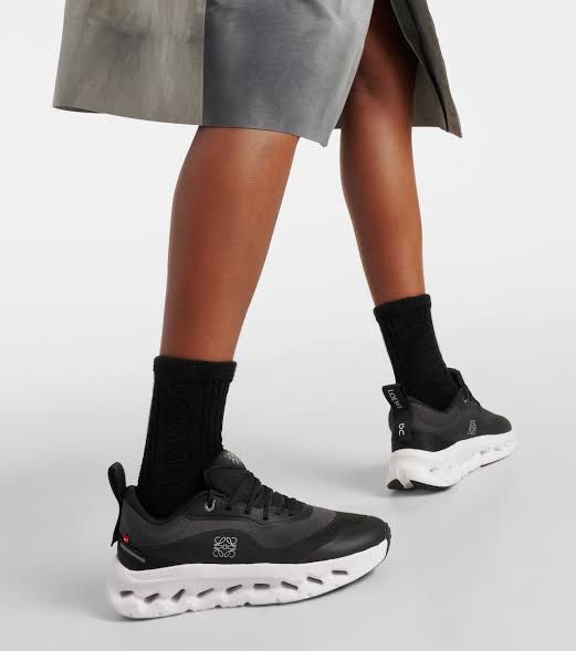 ON Cloud Loewe X On Running Woman