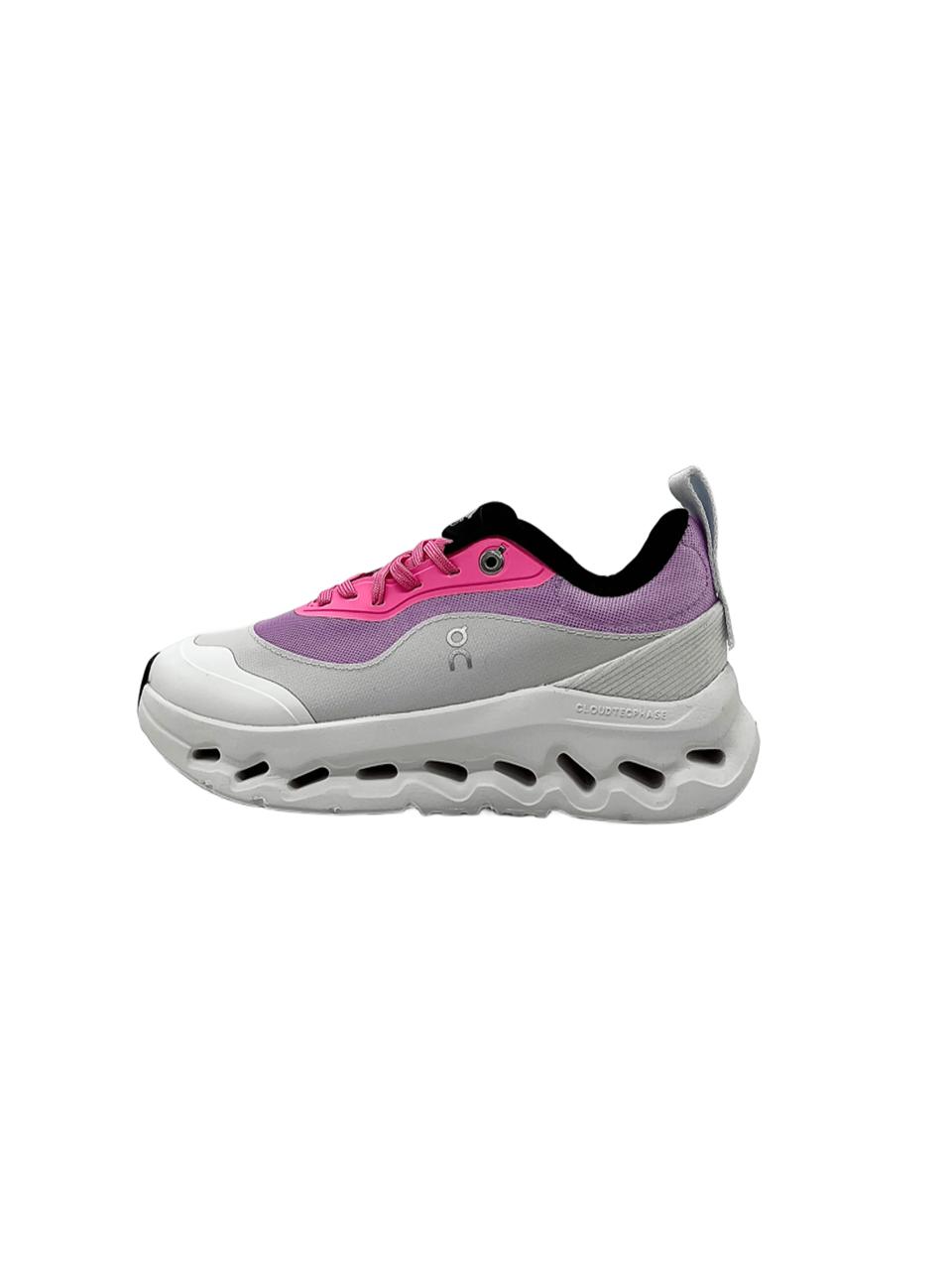 ON Cloud Loewe X On Running Woman