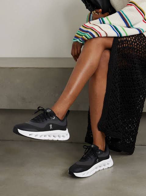 ON Cloud Loewe X On Running Woman
