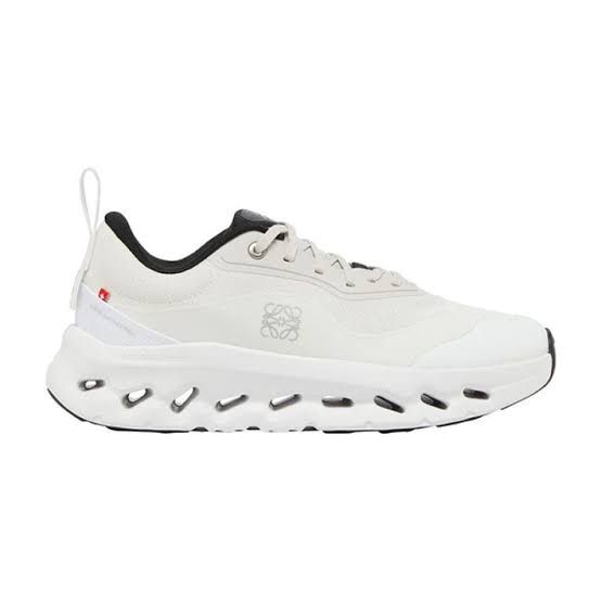 ON Cloud Loewe X On Running Woman